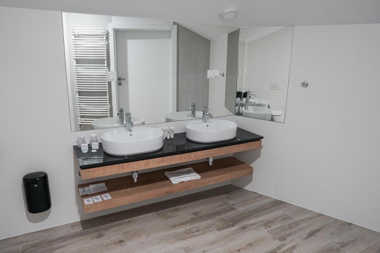 Szklane Lniane Hotel Korczyna  Екстериор снимка