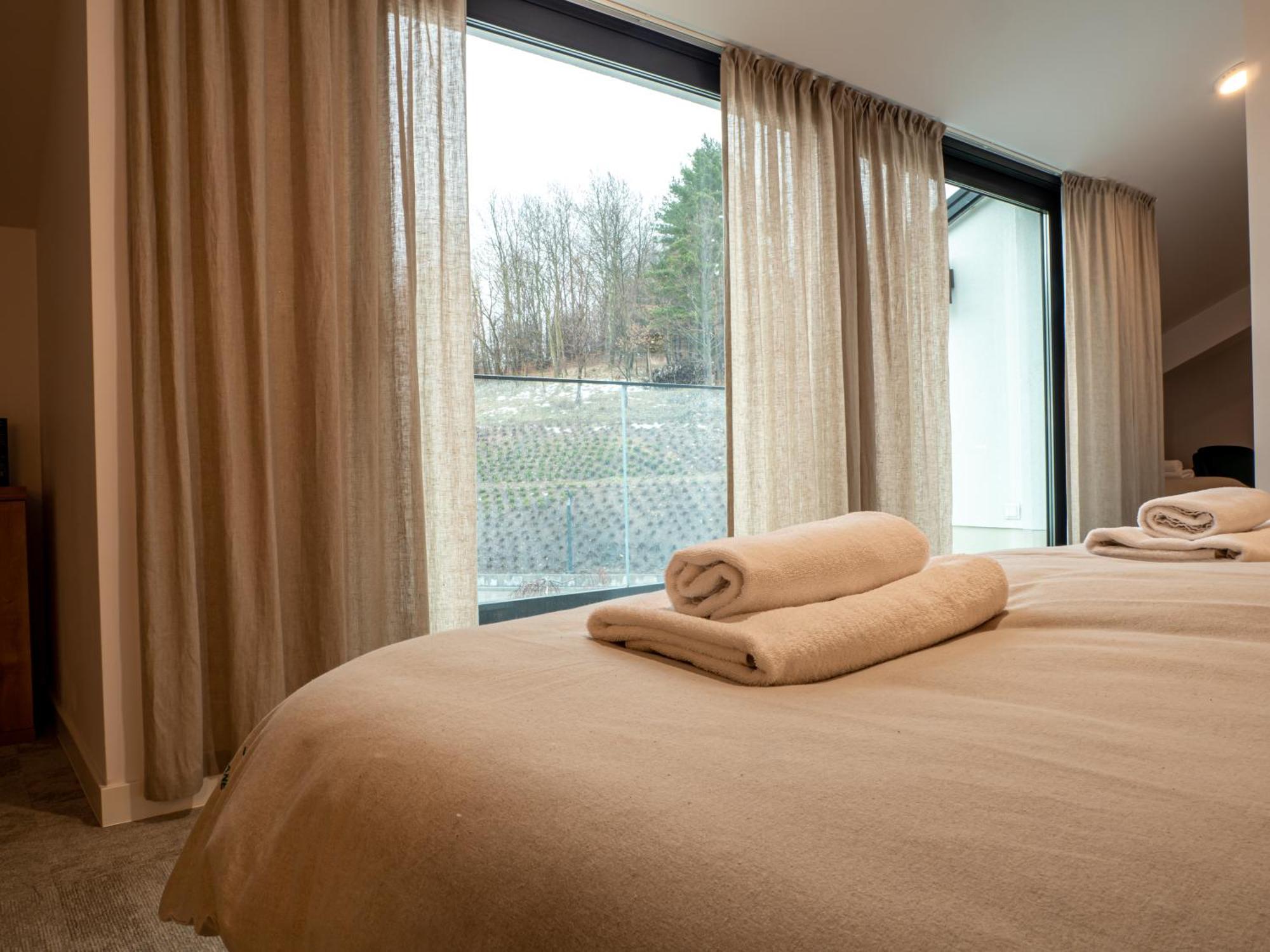 Szklane Lniane Hotel Korczyna  Екстериор снимка